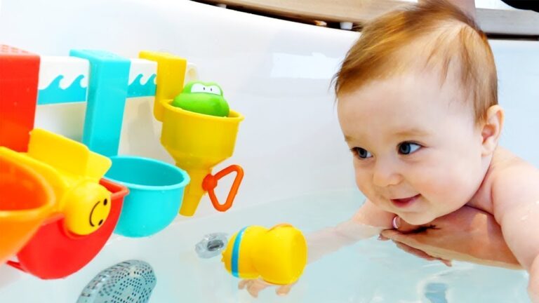 Divertida diversión en el jacuzzi con niños