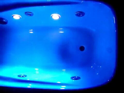 Creando la atmósfera perfecta: luces para el jacuzzi