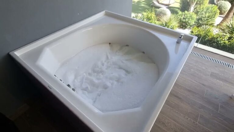 Baños de lujo: Bañeras de hidromasaje en la terraza